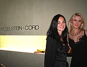 Geschäftsführerin Svetlana Judanika und Caren Kieselstein-Cord (Foto: Martin Schmitz)